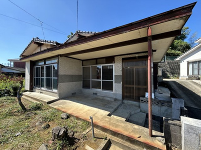 【外観】 | 天道町売家 | 日差しが強い夏場は奥行長いテラスが役立ちますね。