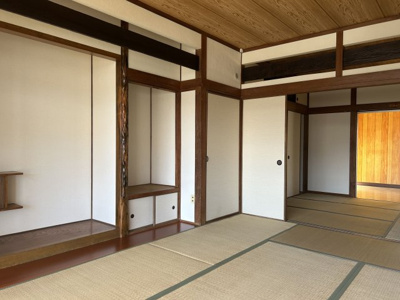 【和室】 | 天道町売家 | 昔ながらのお仏壇スペースもありがたいですね。
