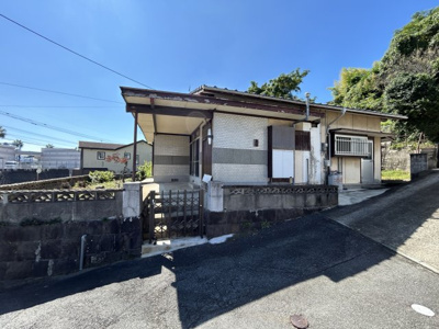 【外観】 | 天道町売家 | 敷地から道路までゆったり。小さなお子様でも安心ですね。