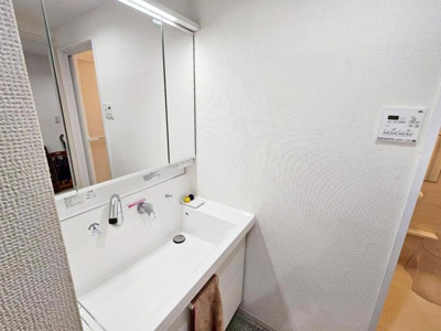 【独立洗面台】 | コスモシティ三宮東 | シャワー付き洗面台でお掃除もラクラク