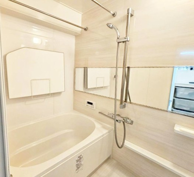 【浴室】 | コスモシティ三宮東 | 一人でも足を伸ばしてゆっくりとリラックスして浸かれます