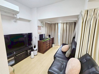 【居間・リビング】 | コスモシティ三宮東 | 南向きバルコニーからの日差しがたっぷりと差し込みます