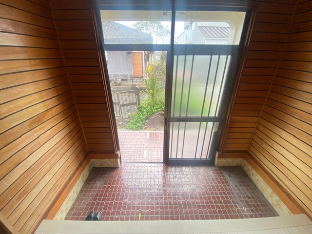 都城市鷹尾１丁目の中古一戸建の玄関