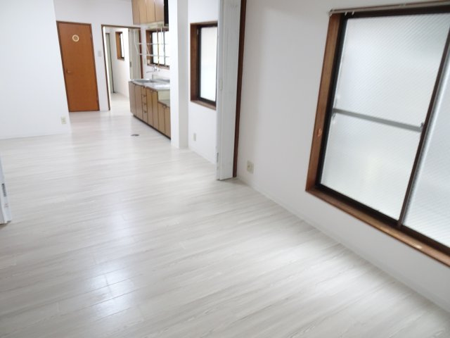 安田マンションの居間・リビング