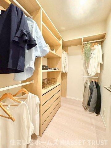 信濃町ハイムのその他|洋服の収納に困らないマルチウォークインクローゼット