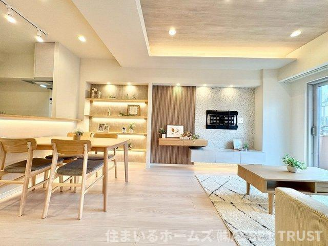 信濃町ハイムのその他|TVボードや飾り棚付きでお洒落な空間