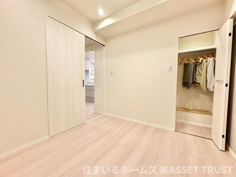 信濃町ハイムのその他|玄関側の洋室