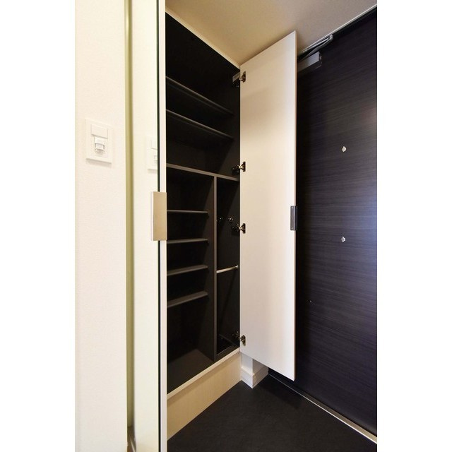 アドバンス大阪セレーノの玄関