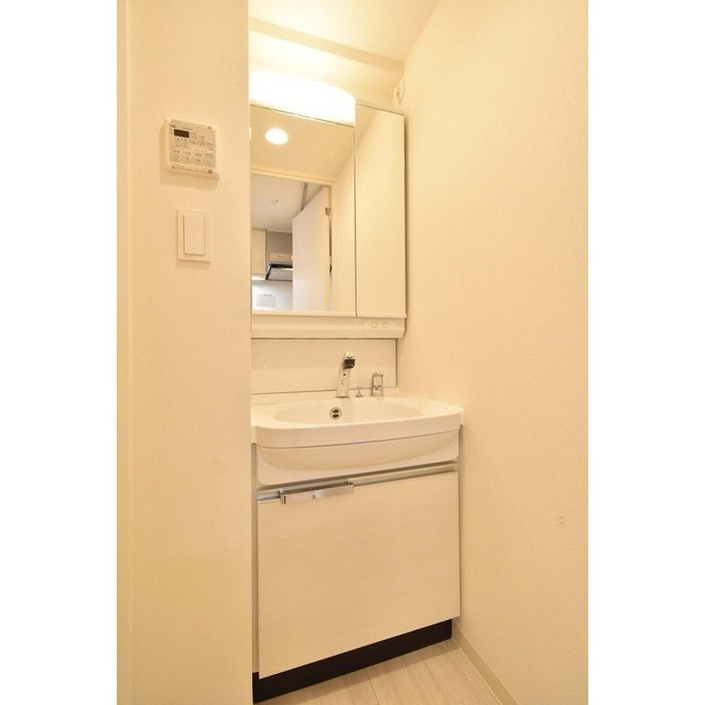 アドバンス大阪セレーノの洗面所