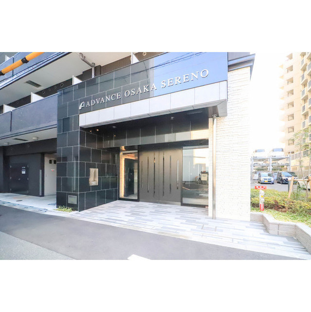 アドバンス大阪セレーノのエントランス