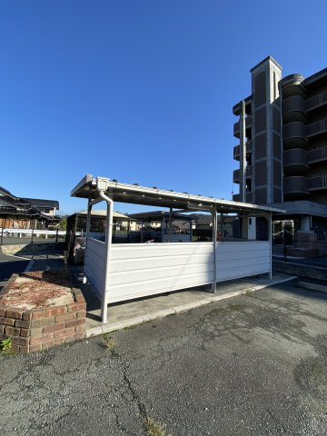 グランパークシーマレジデンスのその他共用部分|屋根付きの駐輪場があります。