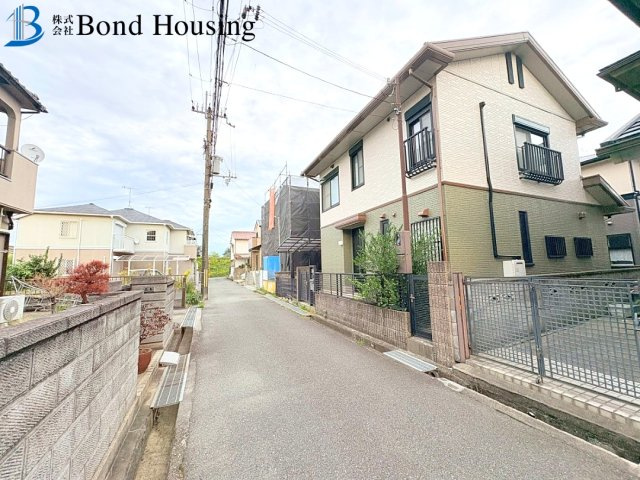 セキスイハイム施工　大久保町江井島　中古戸建の前面道路含む現地写真