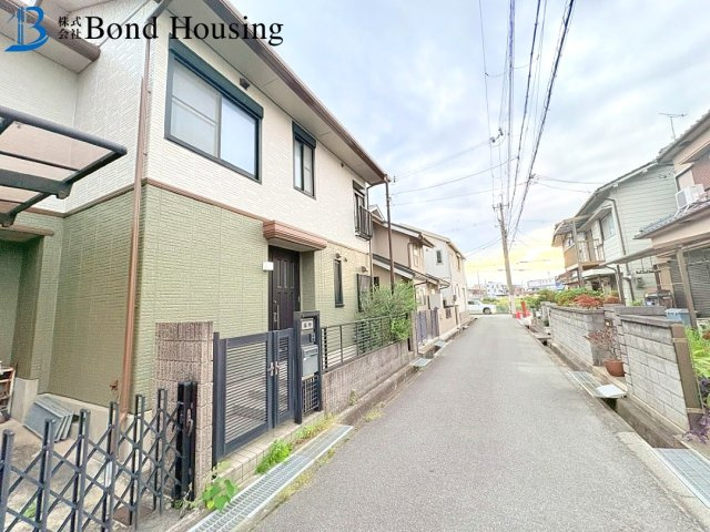 セキスイハイム施工　大久保町江井島　中古戸建の前面道路含む現地写真