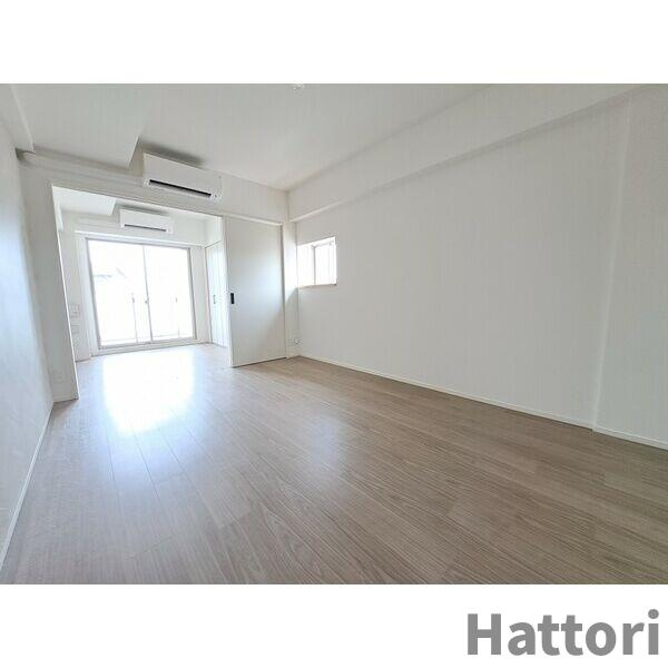 スプランディッド江坂DUEの居間・リビング