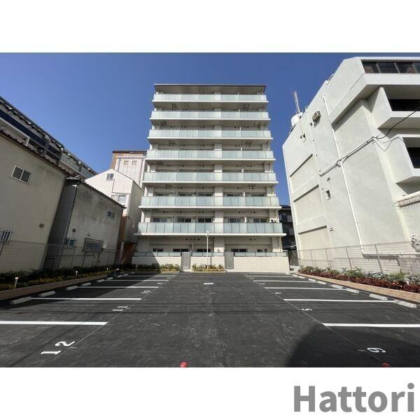 スプランディッド江坂DUEの駐車場