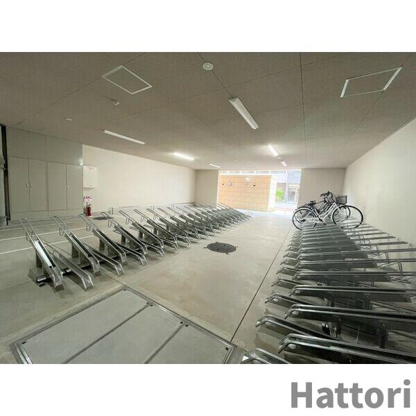 スプランディッド江坂DUEの駐車場