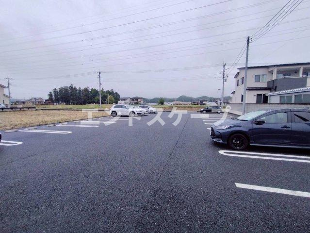 La Provenceの駐車場|高崎、前橋のお部屋探しはエンドスケープまで！お客様の理想お聞かせ下さい♪