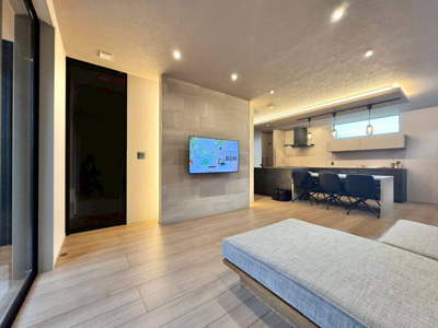 【完成予想図】 | ガーデンヒルズ内野5 | 1階　リビングに直結するインナーテラス。
外部からの視線を遮る設計。プライベートを大切にしつつ、暮らしに豊かさをもたらすスペースです。