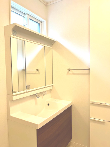 大飯郡高浜町立石中古戸建の独立洗面台