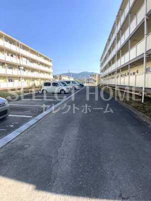 【駐車場】 | ビレッジハウス幸田5号棟 | 駐車場があるので、車を買う予定の方も安心です