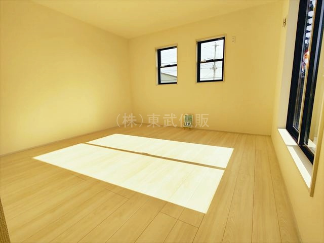 【寝室】 | 狭山市柏原第七　全4棟　３号棟 | 2階東側9.0帖洋室　主寝室としてお使いいただけます