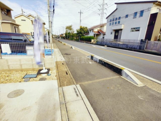 【前面道路含む現地写真】 | 狭山市柏原第七　全4棟　３号棟 | 閑静な住宅地です