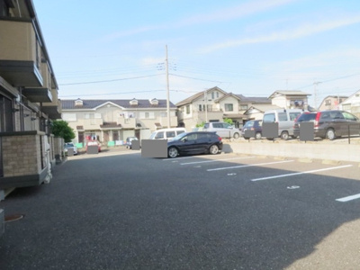 【駐車場】 | エピナールラフィネ | 駐車場