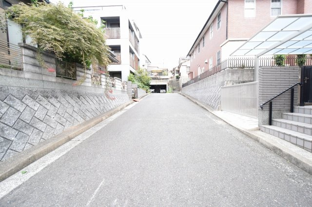 浅生３丁目戸建ての前面道路含む現地写真