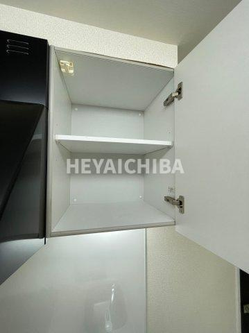 KIフラット３のキッチン|上部収納