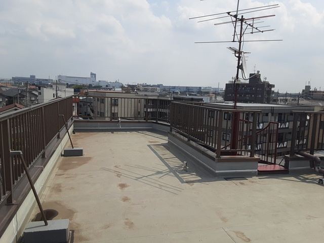 美女木1丁目住居付店舗のバルコニー|屋上ルーフバルコニー