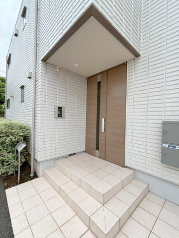 リュミエール矢向のエントランス|ゆとりのあるエントランスです