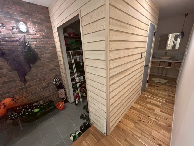 旭市後草　中古戸建の玄関