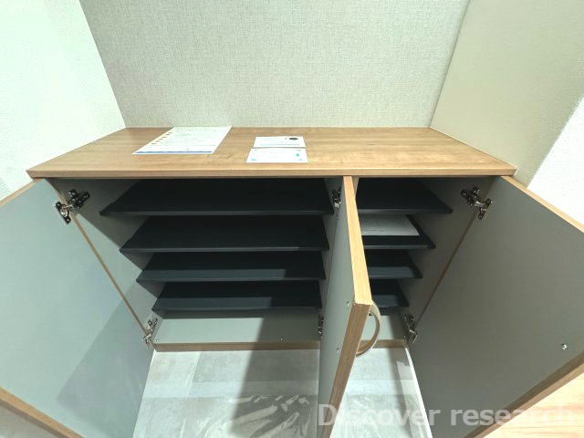 グリーンコーポ多摩ニュータウン南大沢の収納|【シューズボックス】
大容量のシューズボックスです。
上部には鍵やインテリアなどを置くことができそうです。