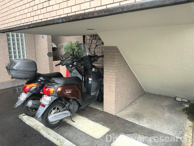 グリーンコーポ多摩ニュータウン南大沢の駐車場|【バイク置場】