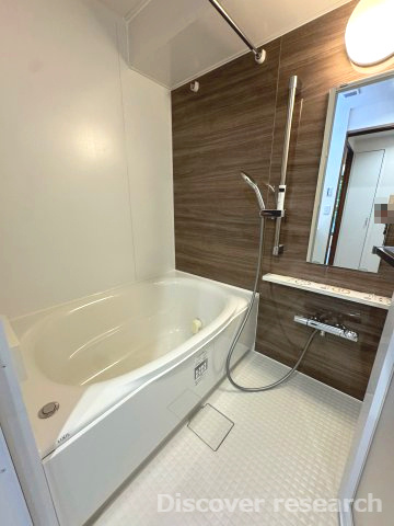 グリーンコーポ多摩ニュータウン南大沢の浴室|【浴室（換気乾燥機付）】
高さ調整のできるスライド式シャワー付き◎
換気乾燥機付きで浴室で洗濯物を干すことも可能です