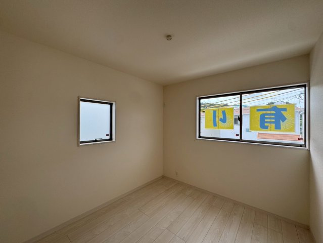 リーブルガーデン八重瀬町具志頭・３号棟の洋室|二面採光の２階洋室5.25帖②