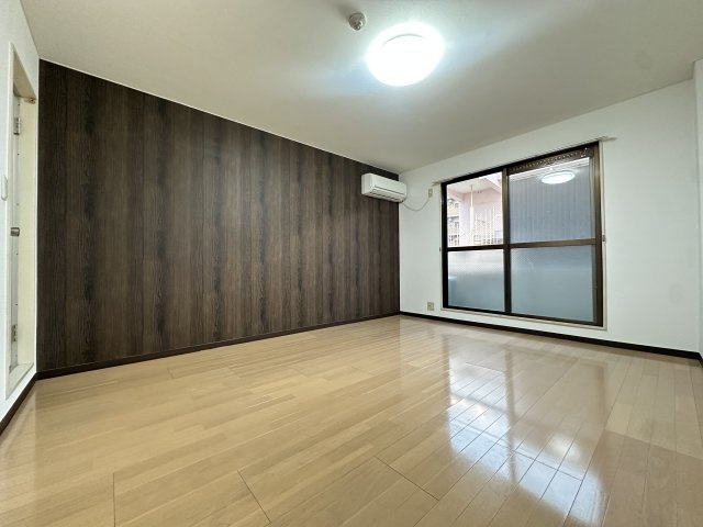 パイン・ハイムⅢの居間・リビング