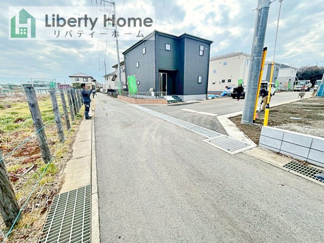 第2土浦市並木　新築戸建　1号棟の前面道路含む現地写真