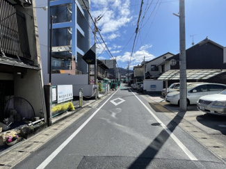 【前面道路含む現地写真】 | 長等３丁目１期２号棟