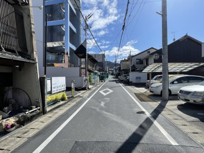 【前面道路含む現地写真】 | 長等３丁目１期２号棟