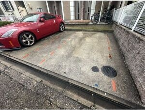 アジュールの駐車場