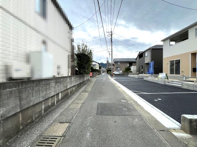 【その他】 | 糟屋郡篠栗町田中1丁目第1　2号棟（全4棟）【仲介手数料無料・0円】 | 現地写真。前面道路です。
