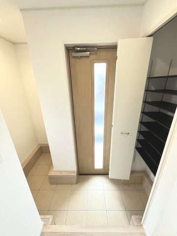 【玄関】 | 糟屋郡篠栗町田中1丁目第1　2号棟（全4棟）【仲介手数料無料・0円】 | 現地写真。