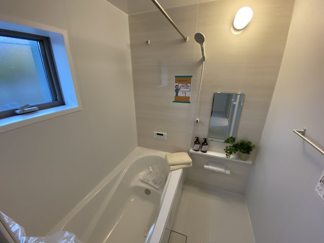 【平下平窪1期／3号棟】　おしゃれさん必見♪デザイナーズ新築建売住宅！　の浴室|同施工◆ユニットバスの写真です◆　フルオート機能で、時間帯を気にせず、家族全員が暖かい湯船に浸かることができます。一日の疲れを癒してくれそうですね♪

