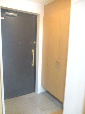 【玄関】 | ルピナス・グランドカーサ西巣鴨 | たっぷり収納できるシューズボックス完備の玄関です