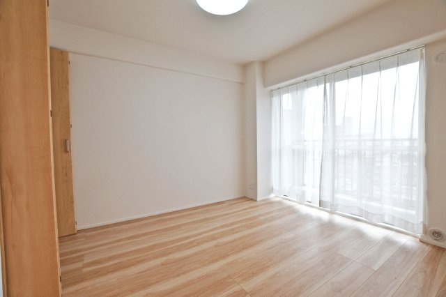 シャルム野中南公園の洋室|-洋室約5帖-