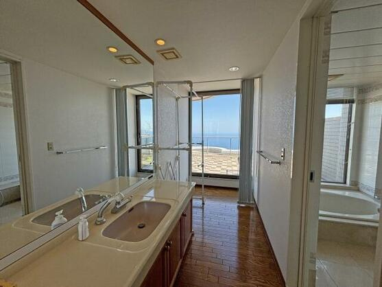 ドメーヌ熱海伊豆山の洗面所