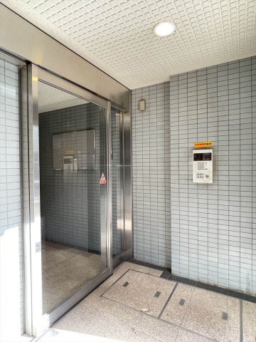 スカイコート本郷東大前のエントランス