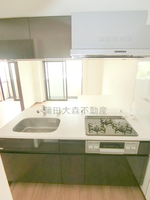 ガリシア西馬込のキッチン|グリル付き3口ガスコンロのシステムキッチン