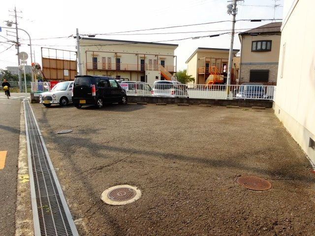 コートファミールの駐車場